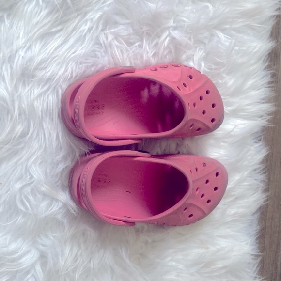 Pink Youth (J3) Crocs with croc sign on the sides - Picture 4 of 5